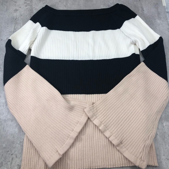 Elegant Black and White Striped Flare Top ✨Host Pic ✨ Size XL - Picture 6 of 9